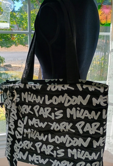 Beautiful Black and White Graphic Tote Bag❤️ - Picture 2 of 6